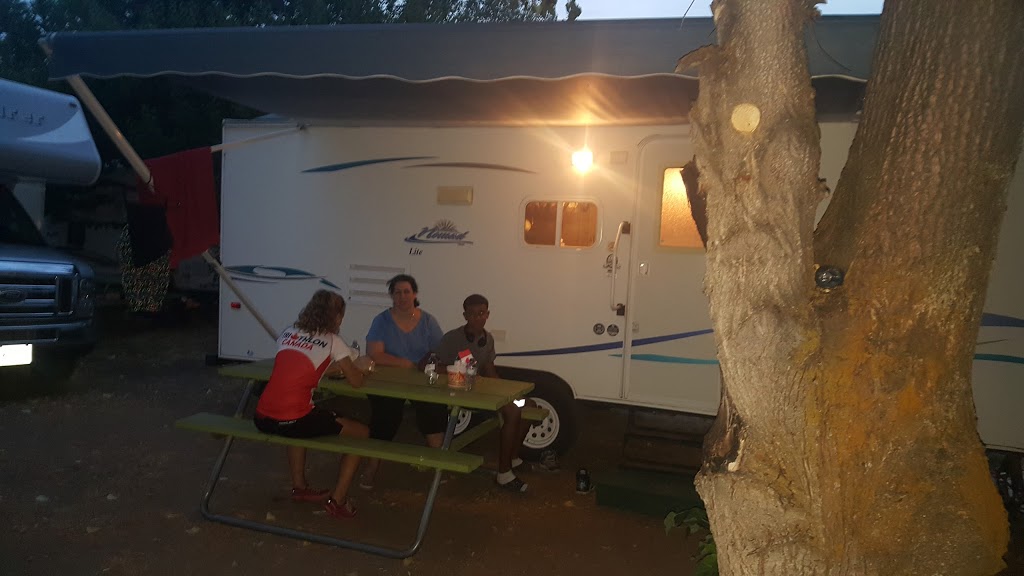 Camp-Along Resort | 100 Ash Ave, Kaleden, BC V0H 1K0, Canada | Phone: (250) 497-5584