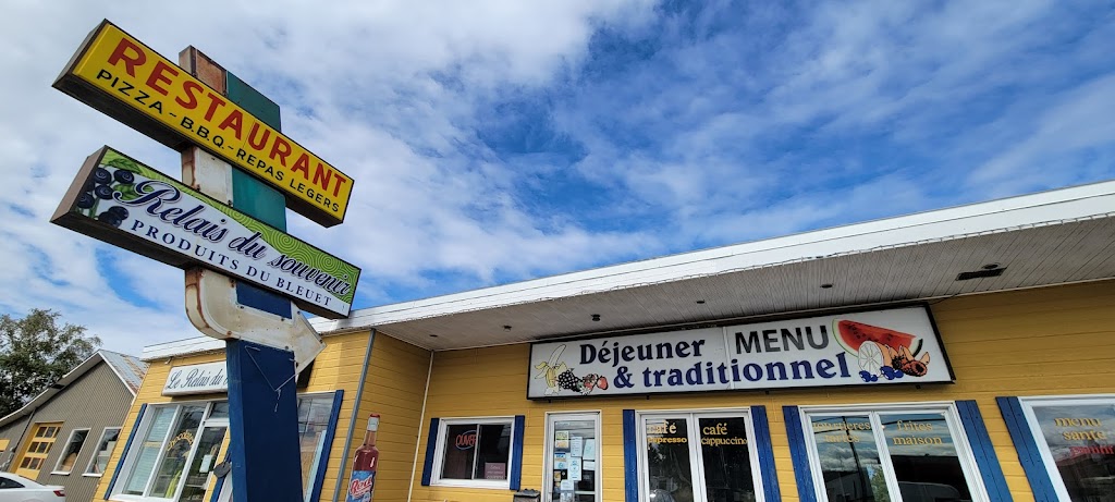 Le Relais du Bleuet | 1801 Rue Principale, Chambord, QC G0W 1G0, Canada | Phone: (418) 480-8464