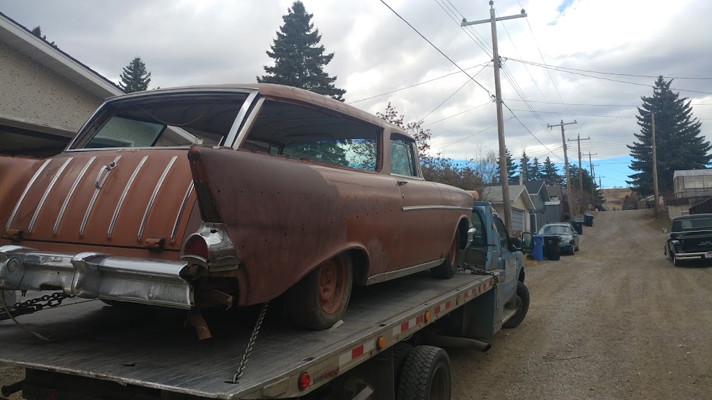 DJs Calgary Towing | 128 Bedford Cir NE, Calgary, AB T3K 1L1, Canada | Phone: (403) 922-2412
