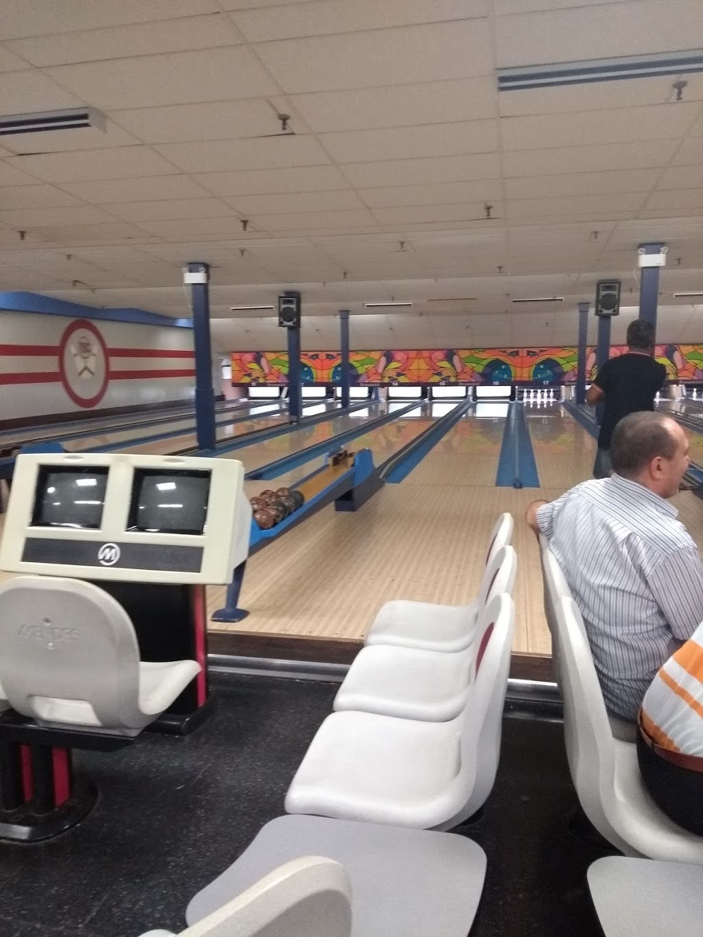 Victoria Bowling Lanes | 280 Victoria St S, Kitchener, ON N2G 2C3, Canada | Phone: (519) 745-3411