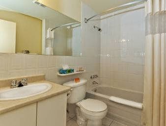 Howard Johnson Inn Rigaud QU | 93 Montée Lavigne, Rigaud, QC J0P 1P0, Canada | Phone: (450) 458-7779