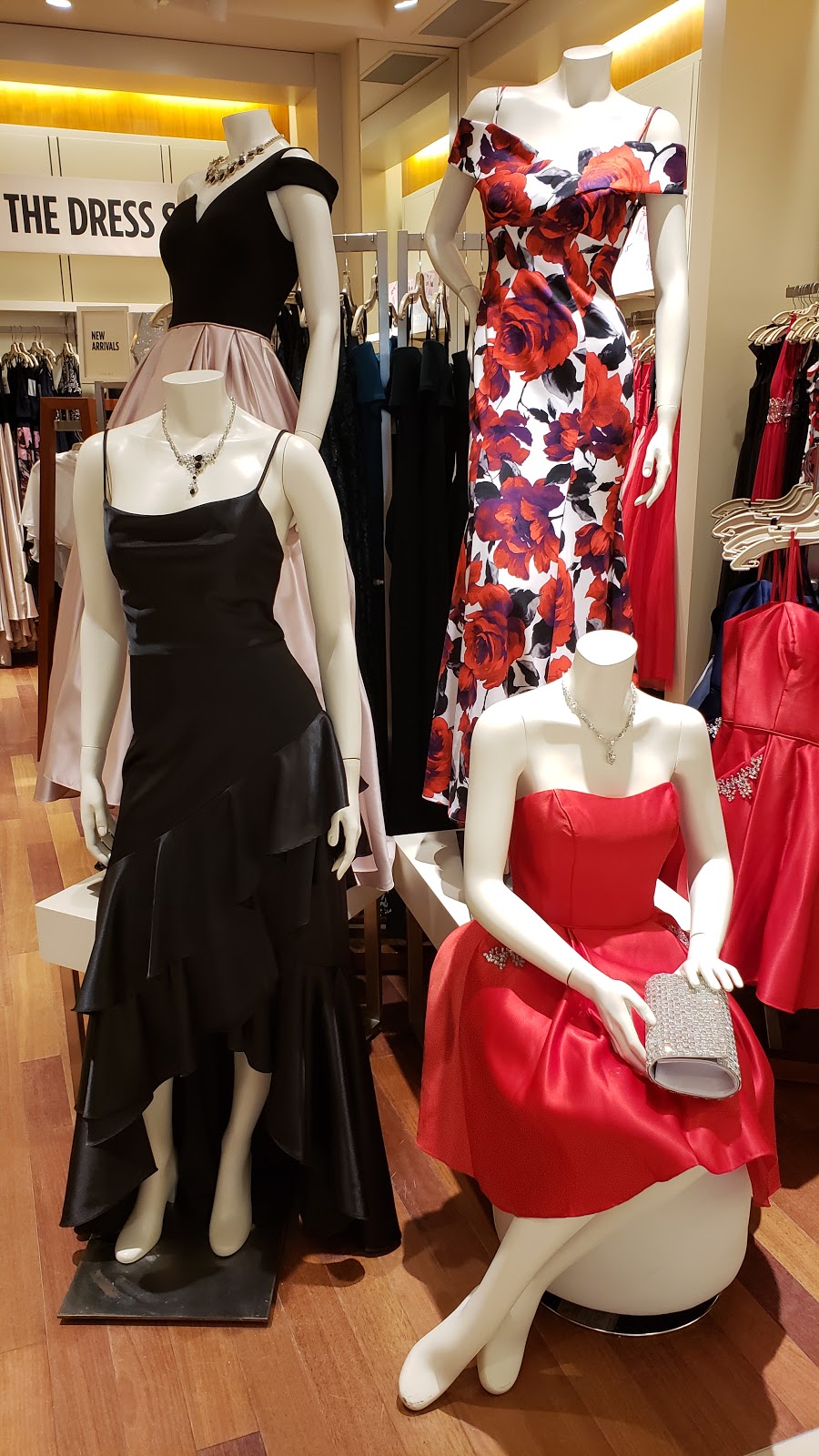 Laura | 509 Bayfield St, Barrie, ON L4M 4Z8, Canada | Phone: (705) 730-5583