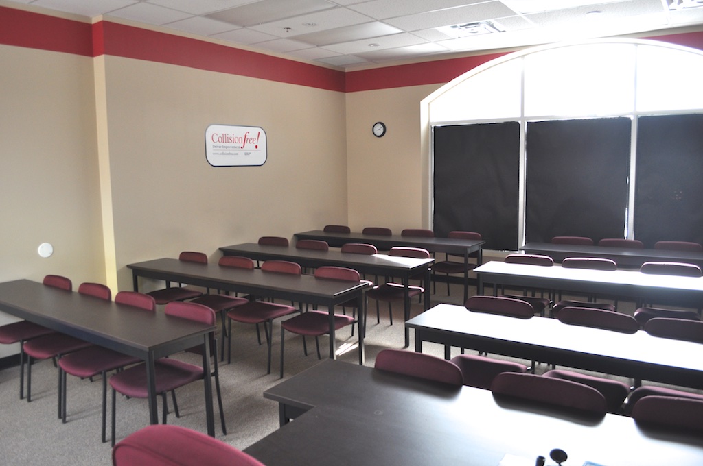Young Drivers of Canada | 180 Oak Park Blvd #107, Oakville, ON L6H 7S8, Canada | Phone: (905) 842-6846