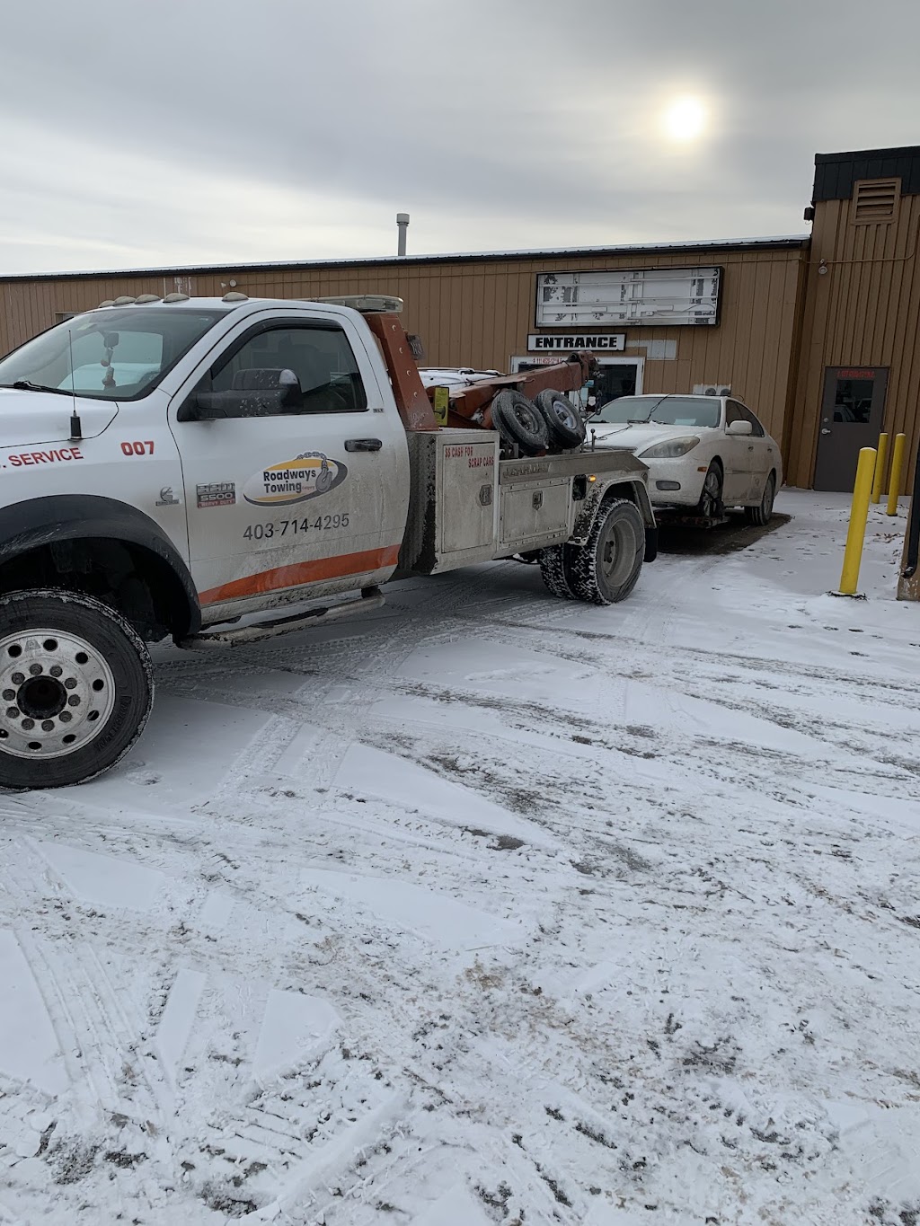 ROADWAYS TOWING CALGARY | 48 Whiteridge Pl NE, Calgary, AB T1Y 2Y6, Canada | Phone: (403) 714-4295