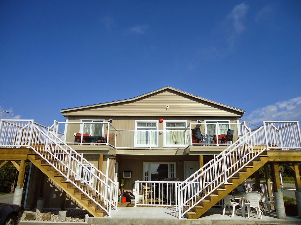 Bayside Inn & Waterfront Suites | 4024 Bath Rd, Kingston, ON K7M 4Y4, Canada | Phone: (613) 634-7400