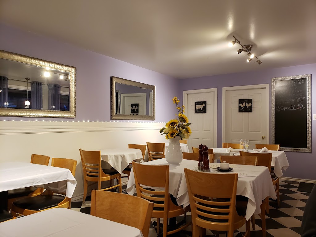 Antonias Bistro | 28 Doxsee Ave S, Campbellford, ON K0L 1L0, Canada | Phone: (705) 632-0505