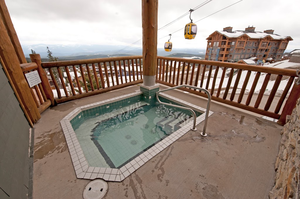 Grizzly Lodge, Big White | 295 Raven Ridge Rd, Kelowna, BC V1P 1P3, Canada | Phone: (250) 765-8888