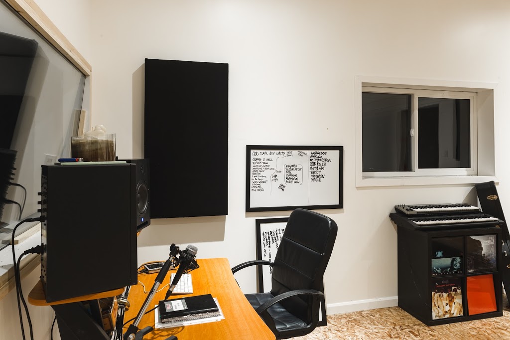 Studio 1605 | 1605 Queen St W, Toronto, ON M6R 1A9, Canada | Phone: (647) 545-8943