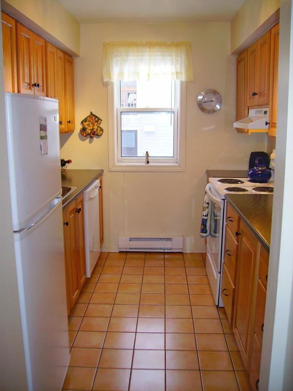 Belmont Court Apartments | 957 Cole Harbour Rd, Dartmouth, NS B2V 2J3, Canada | Phone: (902) 425-5777