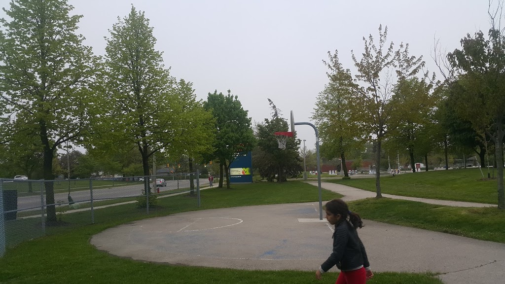 Clarkson Community Centre Playground | 2455 Truscott Dr, Mississauga, ON L5J 2B3, Canada