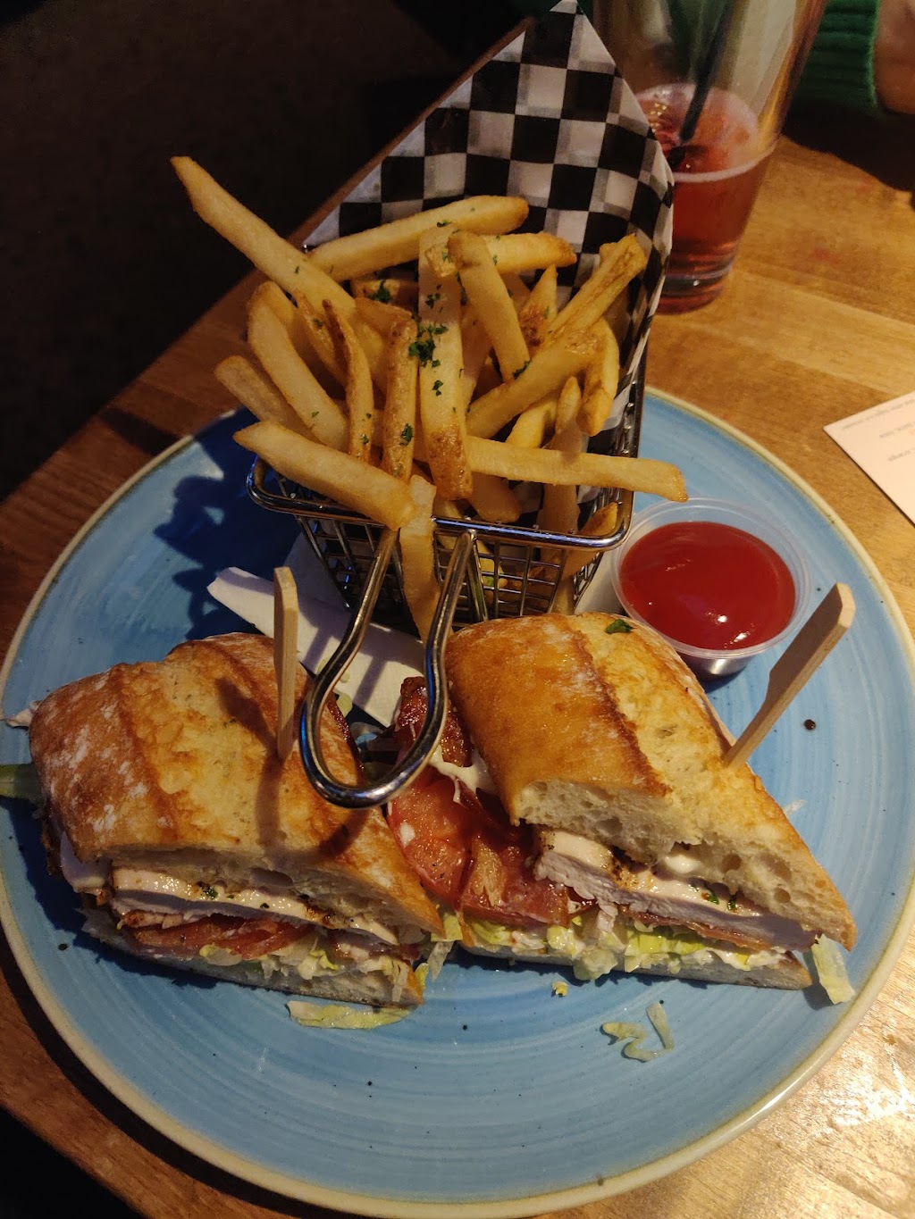 The Taphouse Guildford | 15330 102a Ave, Surrey, BC V3R 0B3, Canada | Phone: (604) 583-8828