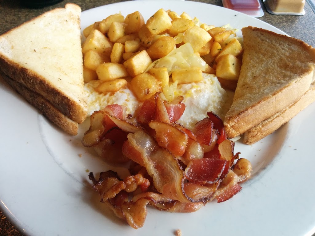 Broadway Bar & Grill | 1896 Prince of Wales Dr, Nepean, ON K2C 3J7, Canada | Phone: (613) 224-7004