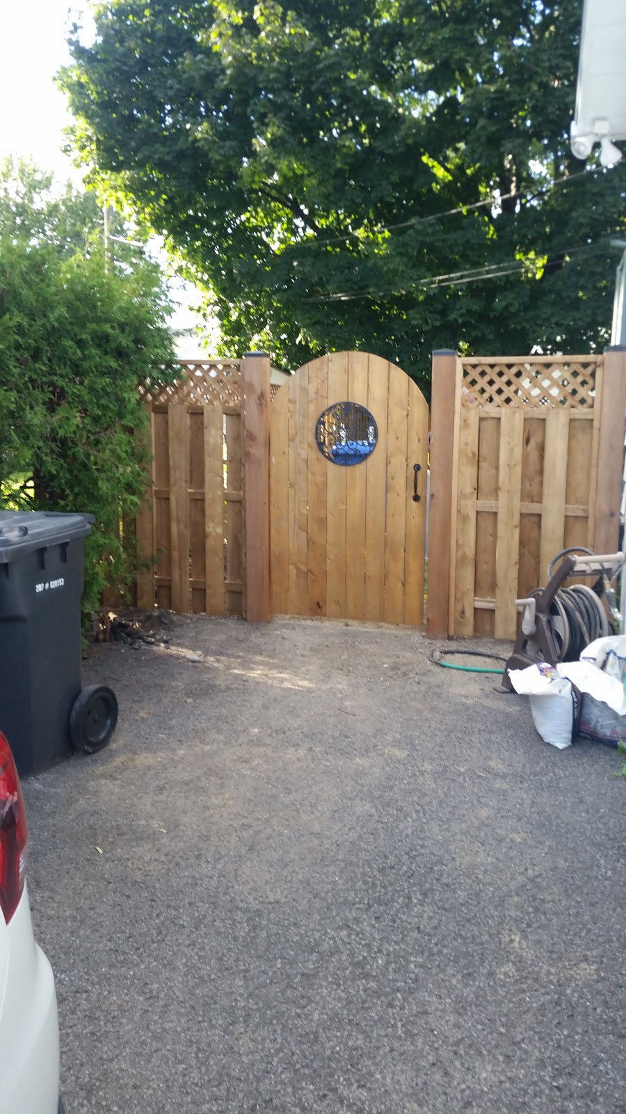 Clôture S.T | 39 Rue Labarre, Varennes, QC J3X 2H9, Canada | Phone: (514) 655-4508
