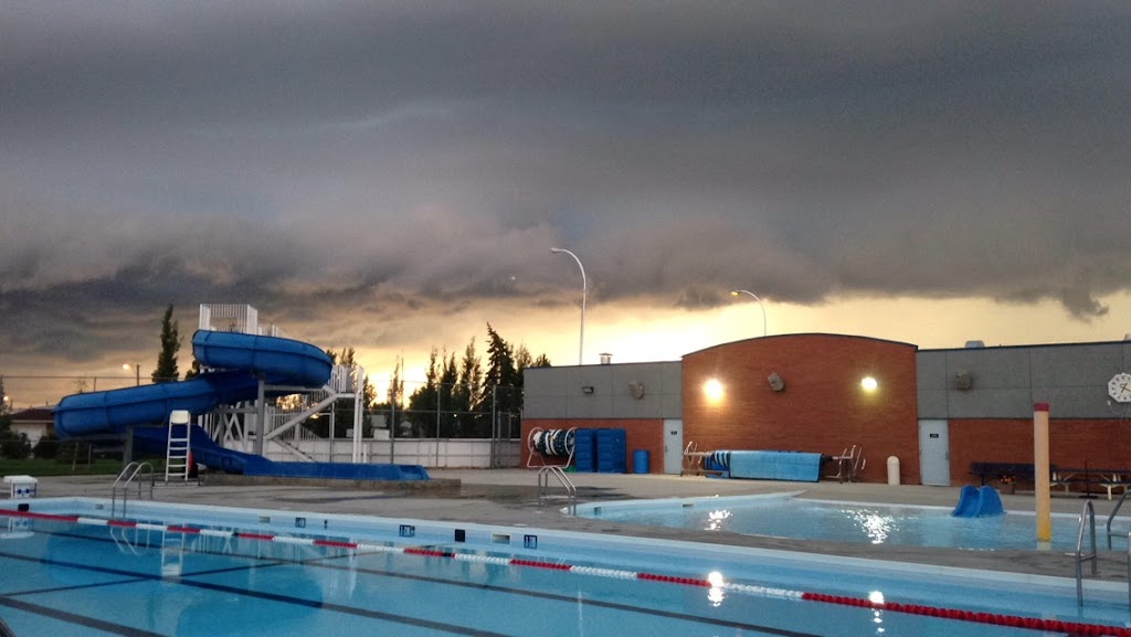 Hanna Swimming Pool and Waterslide | 501 3 St W, Hanna, AB T0J 1P0, Canada | Phone: (403) 854-3983