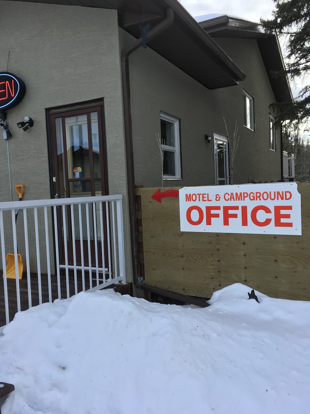 Tay River Motel | 5 Boundary Blvd, Caroline, AB T0M 0M0, Canada | Phone: (403) 722-2631