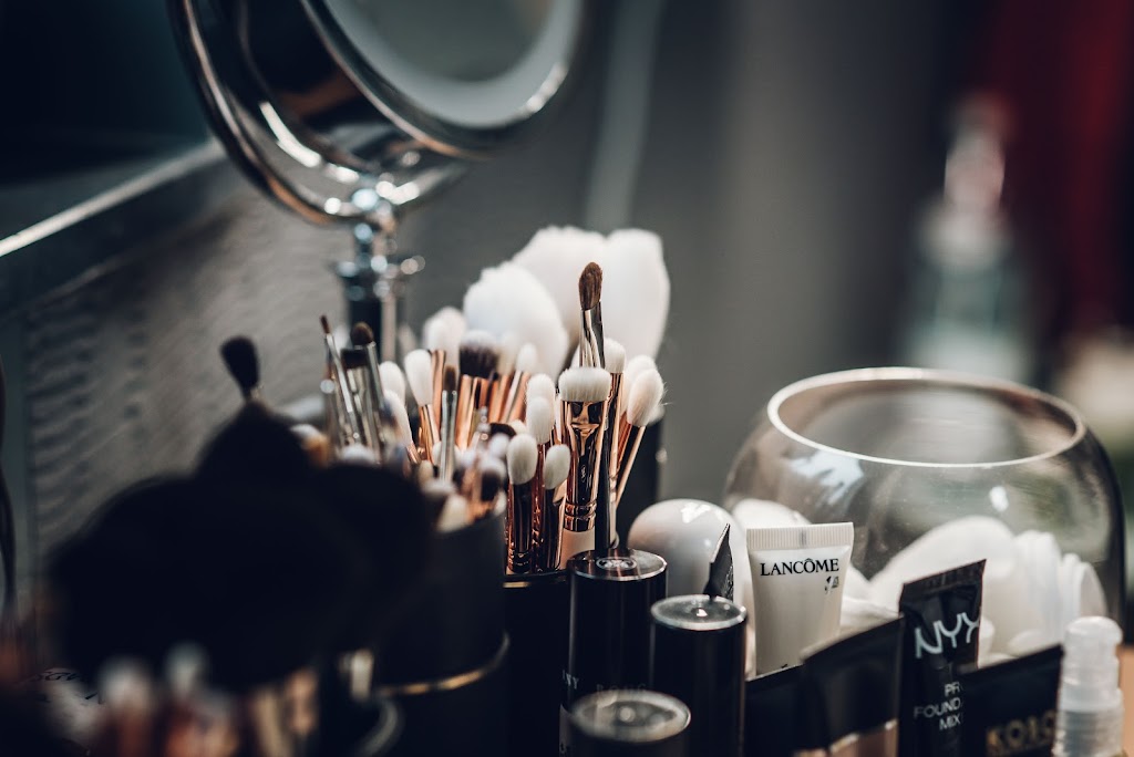 Looks & Me | 16 Lugano Crescent, Markham, ON L6E 1E3, Canada | Phone: (647) 882-6666