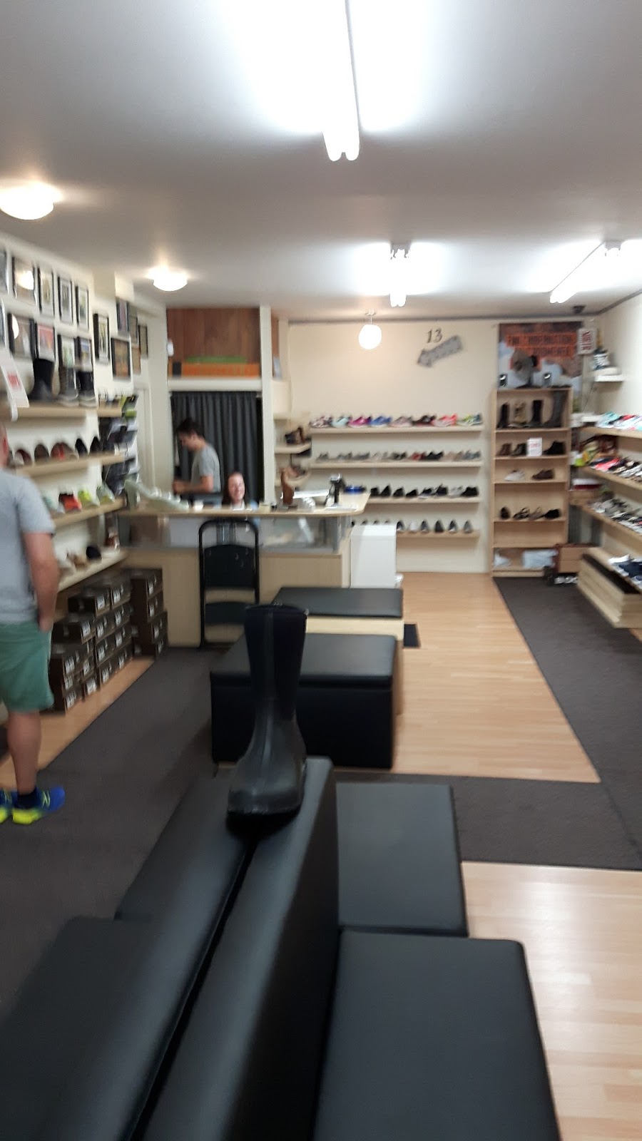 Pieds Geants Chaussures | 504 Notre-Dame Aile B Suite 1000, Repentigny, QC J6A 2T8, Canada | Phone: (514) 586-0023