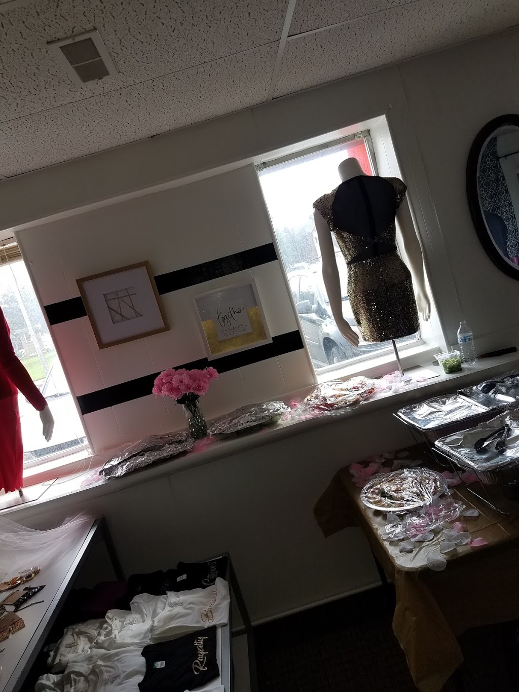 Italia sky boutique | 2374 Genesee St, Cheektowaga, NY 14225, USA | Phone: (716) 261-9944