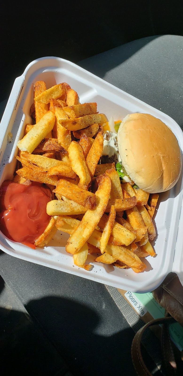 Flippin Mikes | 235 Dundas St, Woodstock, ON N4S 1A8, Canada | Phone: (519) 421-6897
