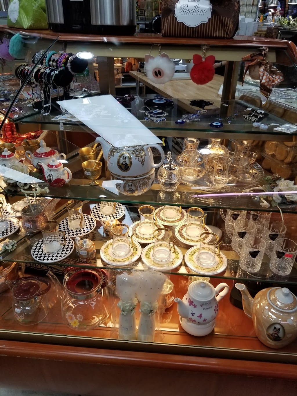 Daryani Fine Bakery | 10670 Yonge St, Richmond Hill, ON L4C 3C9, Canada | Phone: (905) 237-5046