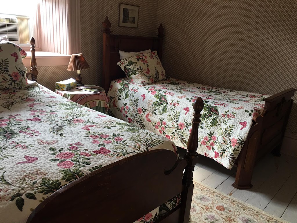 Spruceholme Inn | 204 Rue Principale, Fort-Coulonge, QC J0X 1V0, Canada | Phone: (819) 683-5635