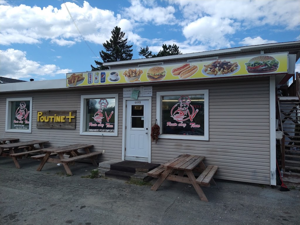 Chez Tasso bar (Poutine +) | 4490 QC-112, Ascot Corner, QC J0B 1A0, Canada | Phone: (819) 446-6994