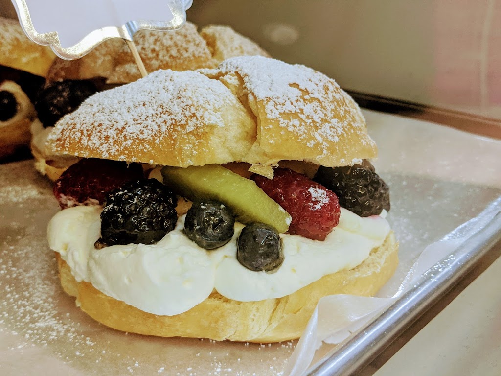 Gateau oui je le veux | 733 Rue Saint-Isidore, Saint-Lin - Laurentides, QC J5M 2P7, Canada | Phone: (450) 848-2551