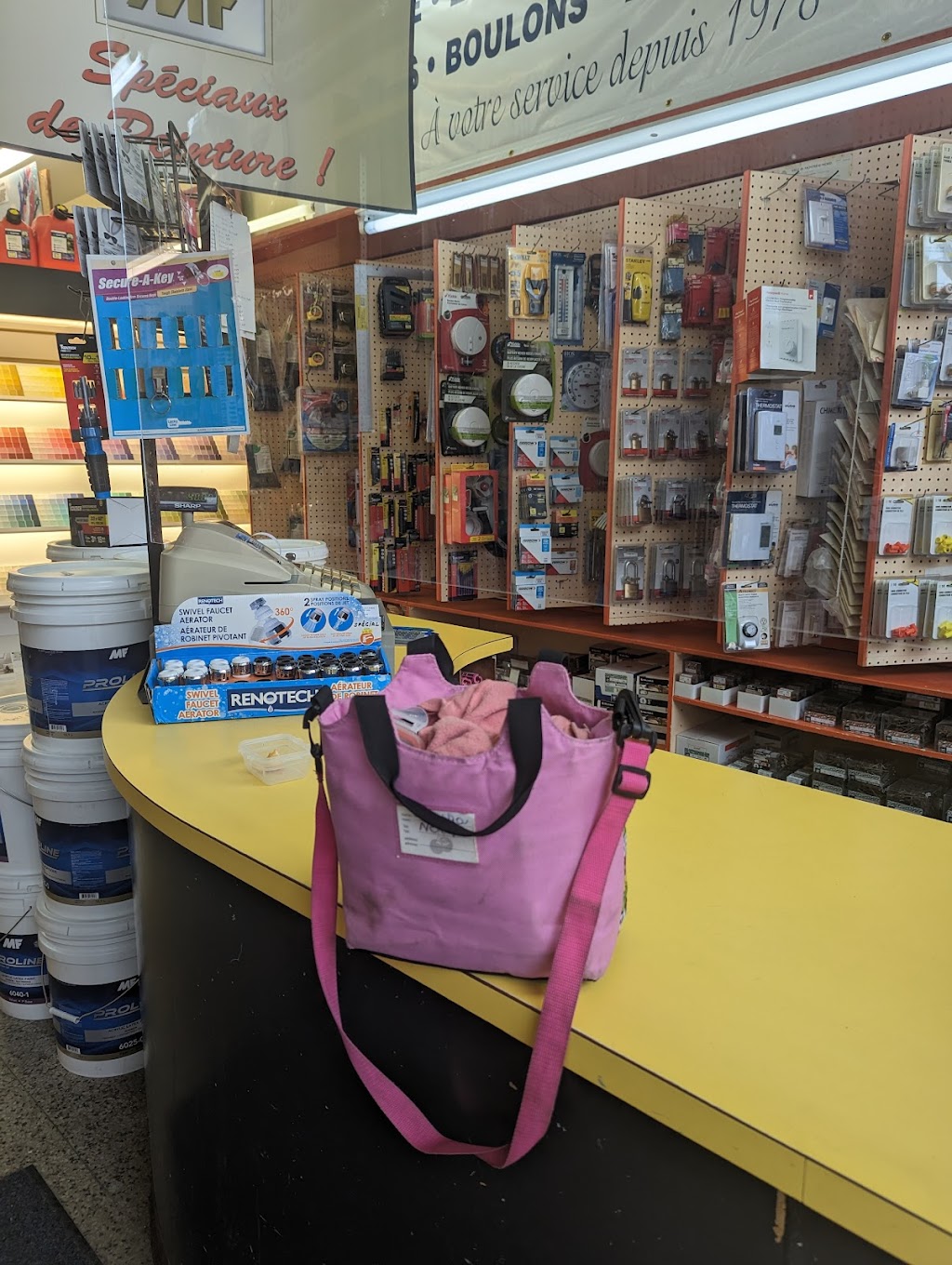 Quincaillerie St-Remi | 3674 Rue Fleury E, Montréal-Nord, QC H1H 2S6, Canada | Phone: (514) 322-7790