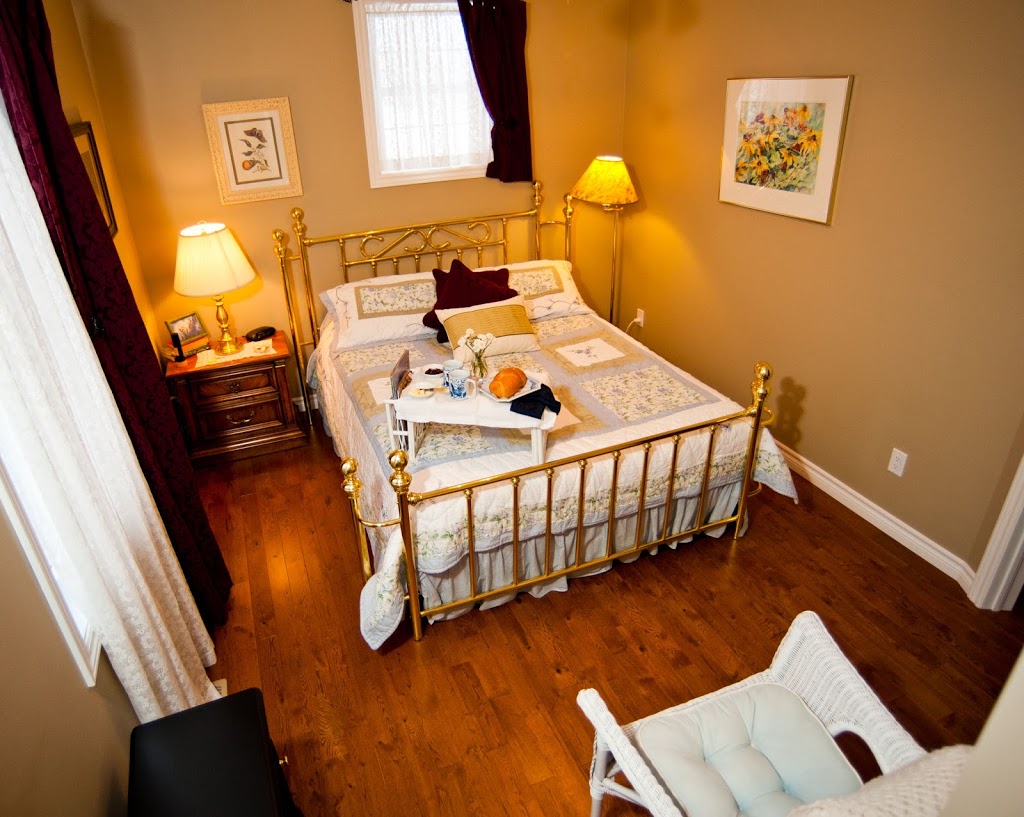 Bluebird Meadows Bed & Breakfast | 6156 Line 4 N, Midland, ON L4R 4K3, Canada | Phone: (705) 835-3334