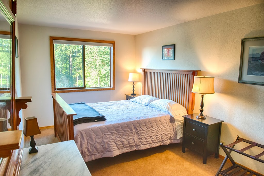 The Madrone AirBnB | 301 Parkridge Rd, Bellingham, WA 98225, USA | Phone: (360) 255-3402