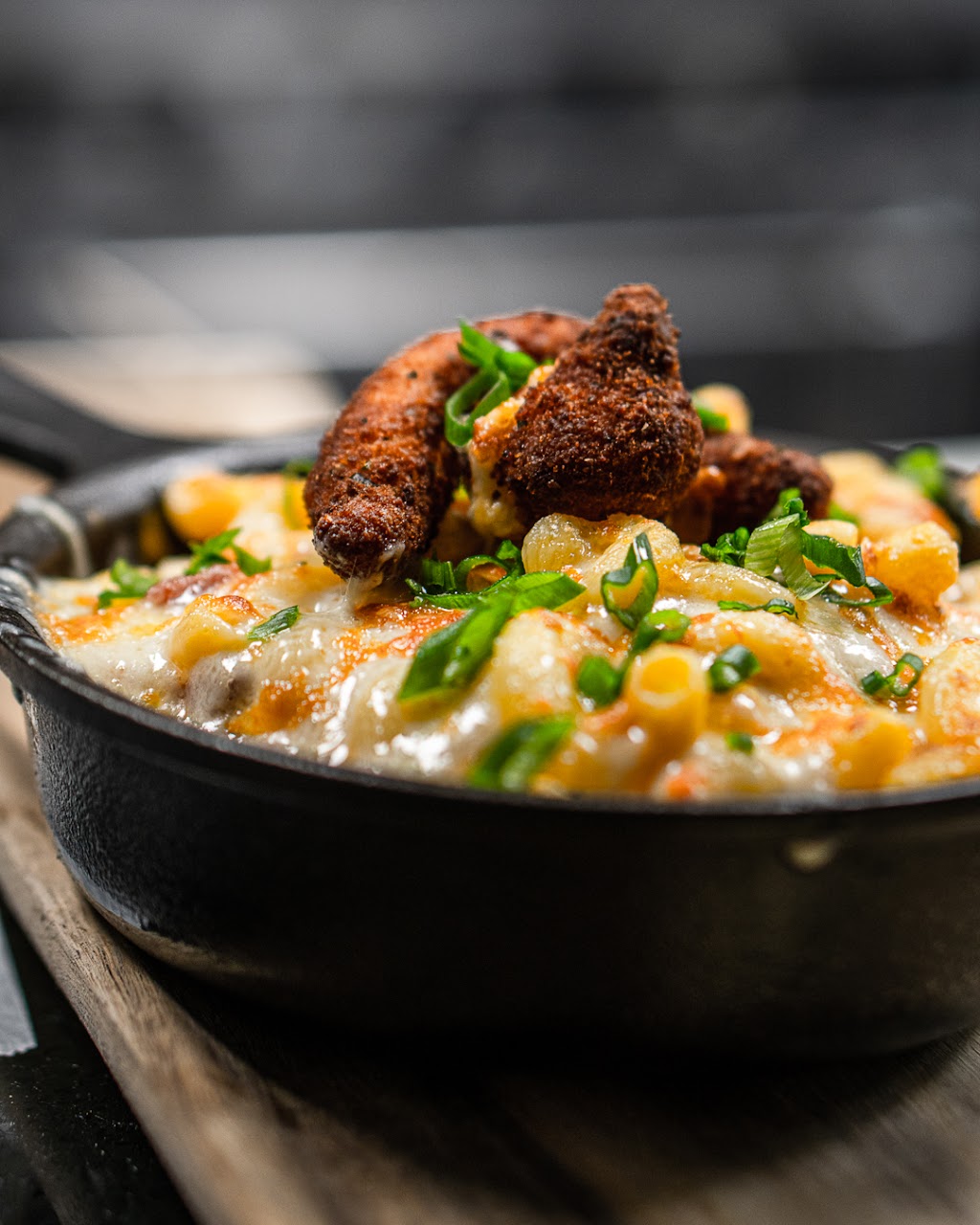 La Taverne | 3003 Boul. le Carrefour, Laval, QC H7P 5X9, Canada | Phone: (450) 681-0576