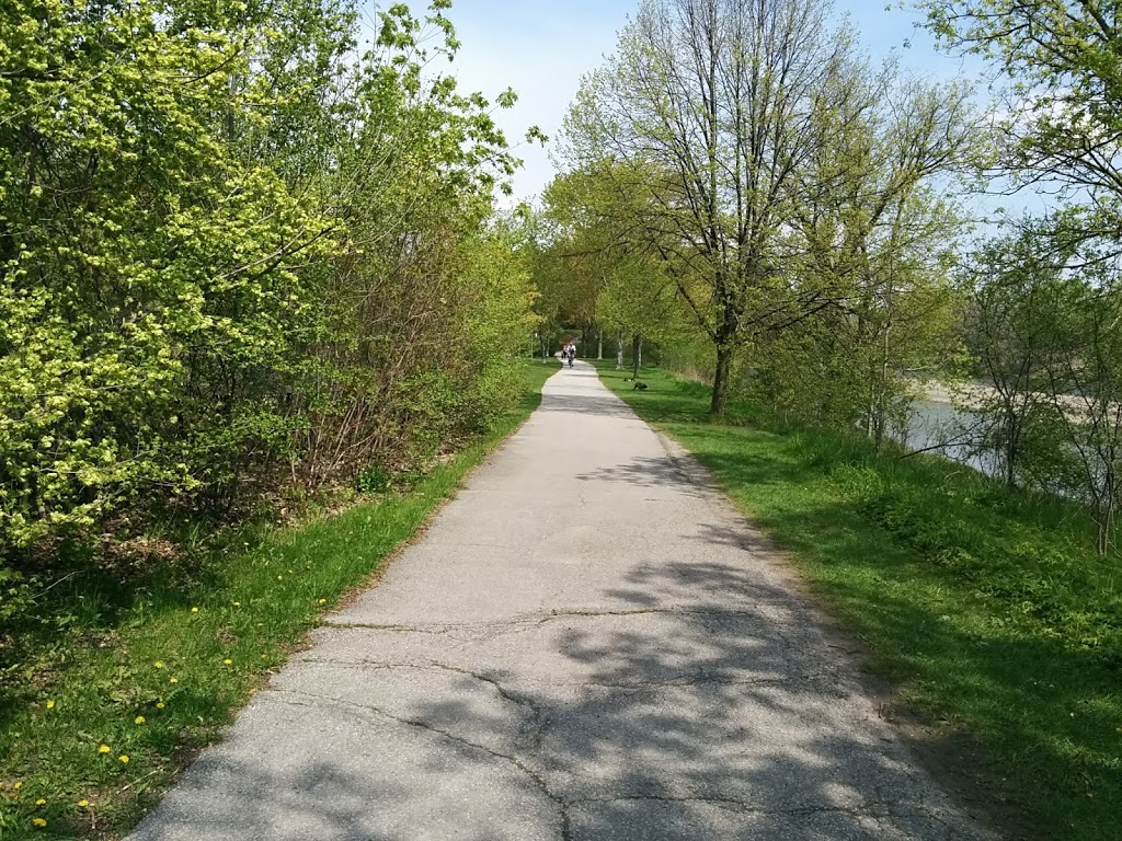 Lambton Woods | 1193 Royal York Rd, Etobicoke, ON M8V 2T9, Canada | Phone: (416) 338-4386