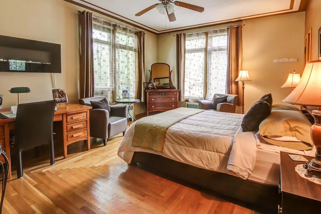 Chateau Murdock Gite et Esthétique 1950 | 129 Côte de la Terre Forte, Chicoutimi, QC G7H 6A6, Canada | Phone: (418) 592-8938
