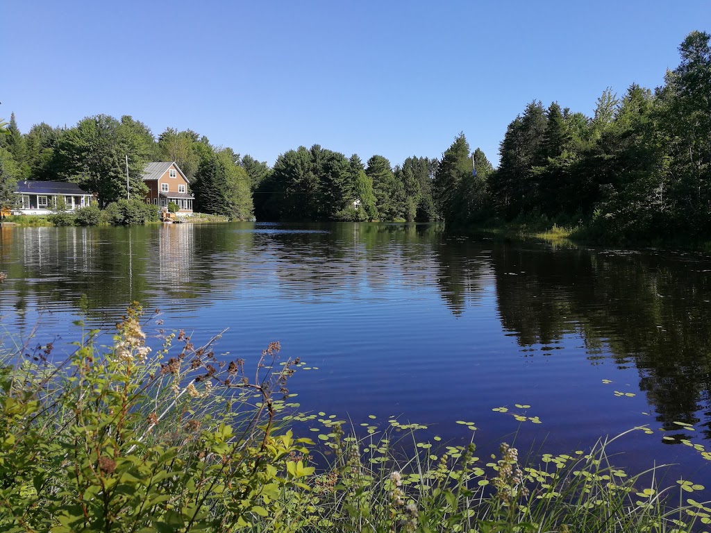 Chalet des Bens | 223-251 Rue du Domaine des Trois Lacs, Saint-Cuthbert, QC J0K 2C0, Canada | Phone: (514) 566-4310