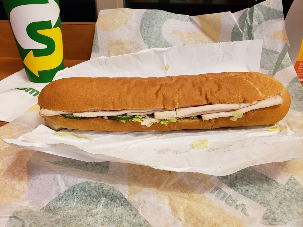 Subway | 19466 Yonge St, Holland Landing, ON L9N 1L7, Canada | Phone: (905) 235-6122