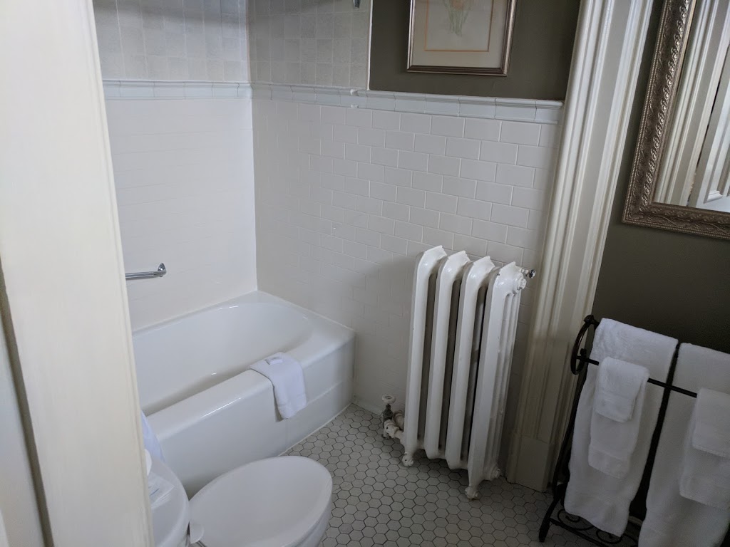 Perth Manor Boutique Hotel | 23 Drummond St W, Perth, ON K7H 2J6, Canada | Phone: (613) 264-0050