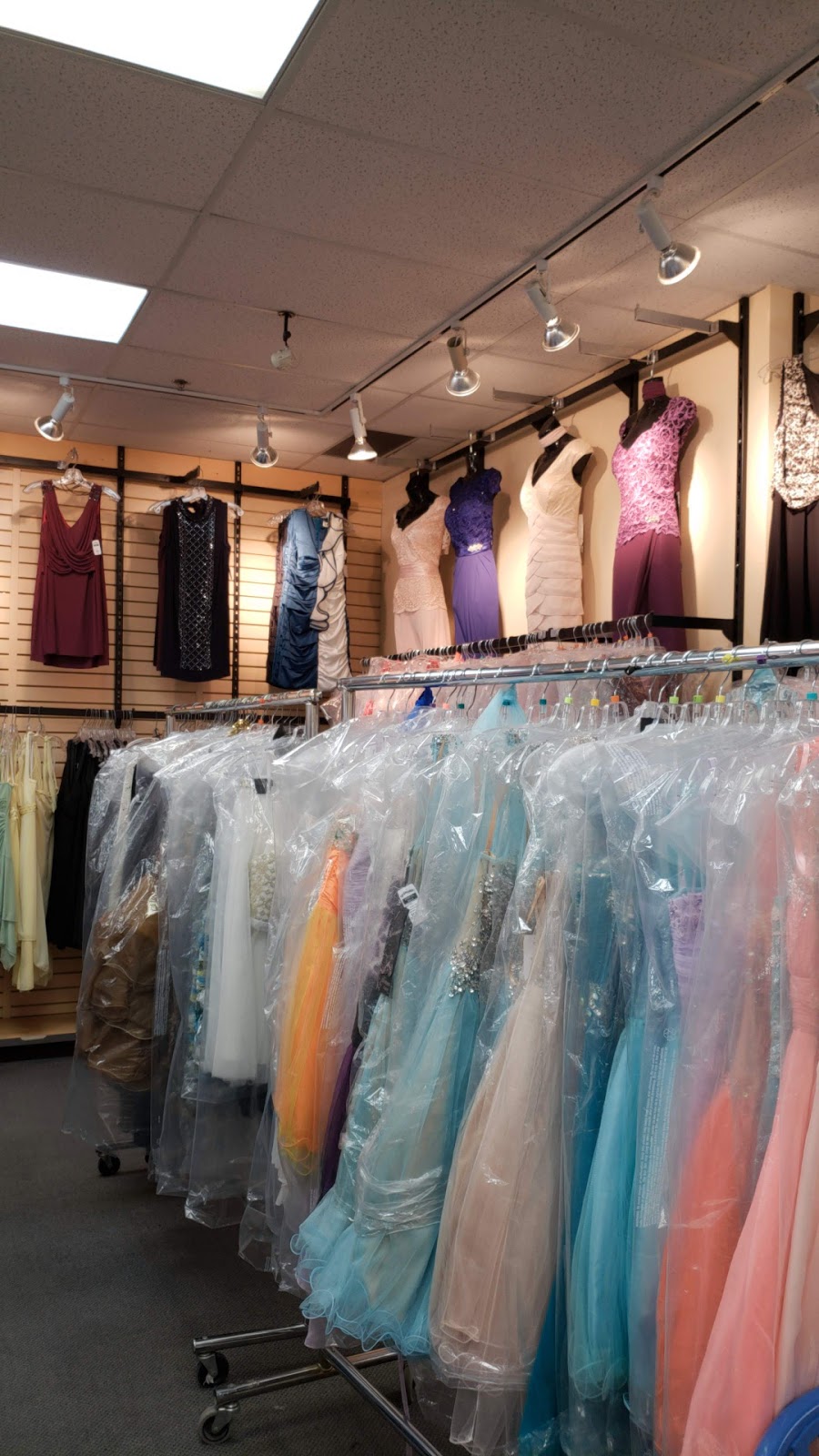 Lincoln Fields Shopping Centre | 2525 Carling Ave, Ottawa, ON K2B 7Z2, Canada | Phone: (613) 828-3783