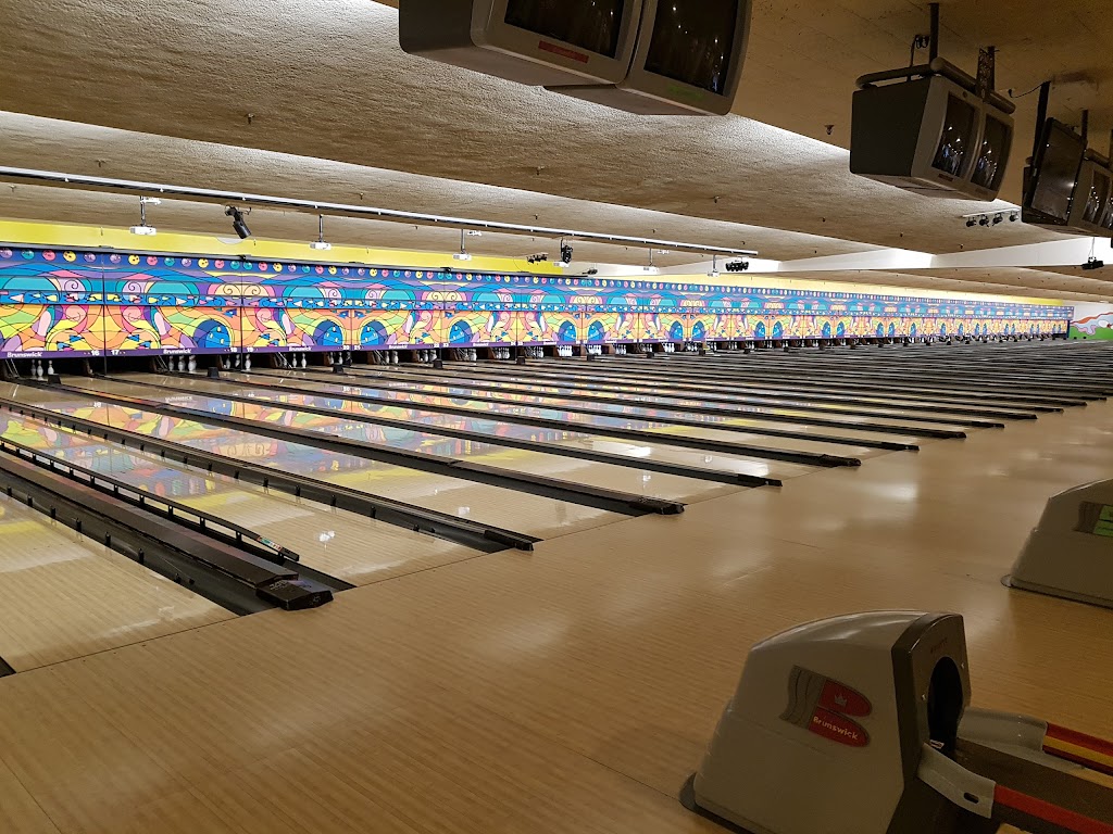 Laurentian Lanes | 222 Mnt de Liesse, Saint-Laurent, QC H4T 1N8, Canada | Phone: (514) 341-4525