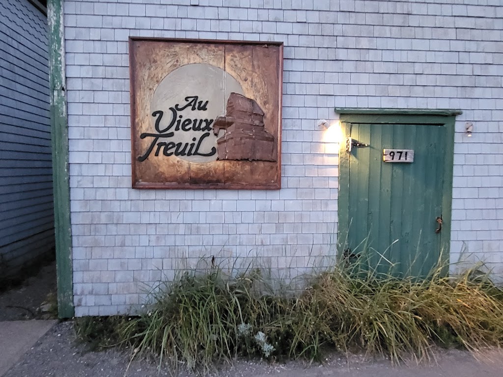 Au Vieux Treuil | 971 Rte 199, Havre-Aubert, QC G4T 9C8, Canada | Phone: (418) 937-5138