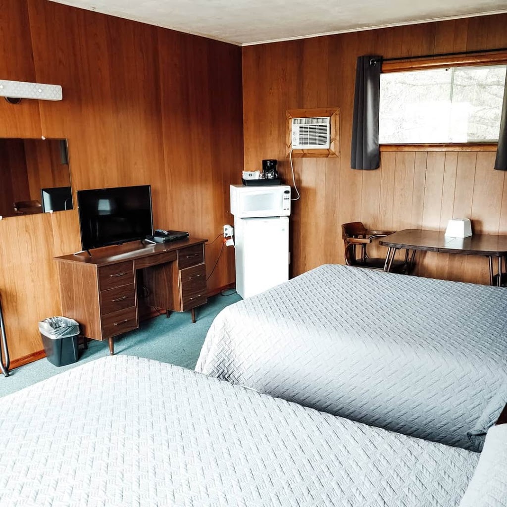 Telstar Motel | 4746 ON-11, Kakabeka Falls, ON P0T 1W0, Canada | Phone: (888) 580-6915