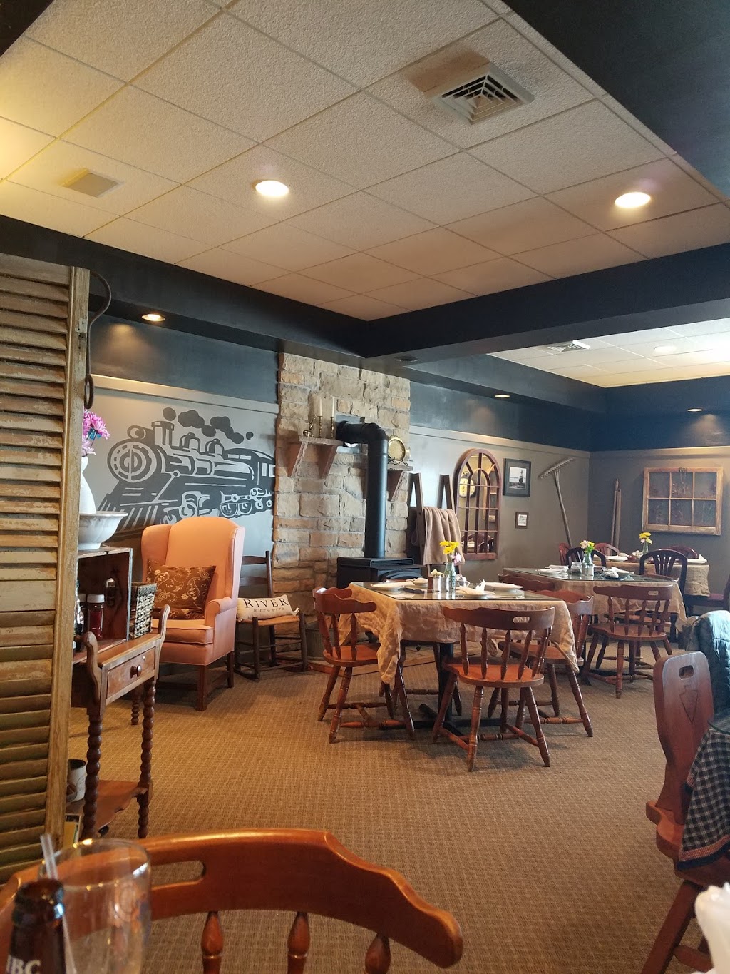 The Coal Docks Restaurant & Bar | e, 592 Broadway St, Cape Vincent, NY 13618, USA | Phone: (315) 501-4079