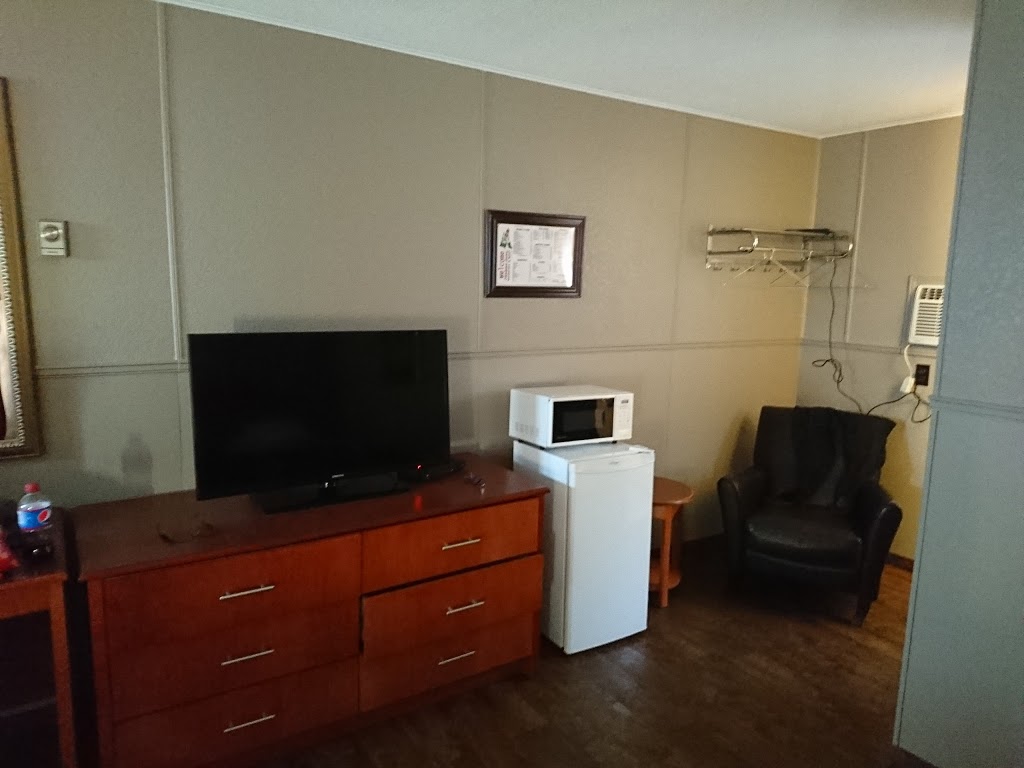 Chateau Guay Motel Restaurant | 2865 Kingsway, Sudbury, ON P3B 2G4, Canada | Phone: (705) 566-1501