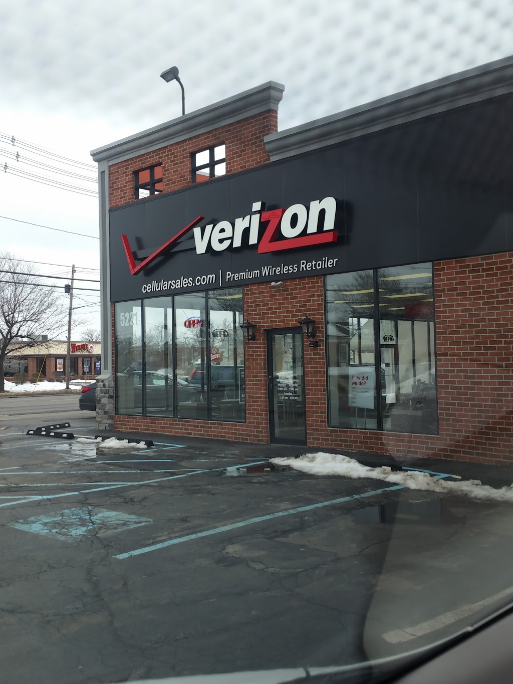 Verizon Authorized Retailer – Cellular Sales | 5221 Main St, Williamsville, NY 14221, USA | Phone: (716) 580-7608