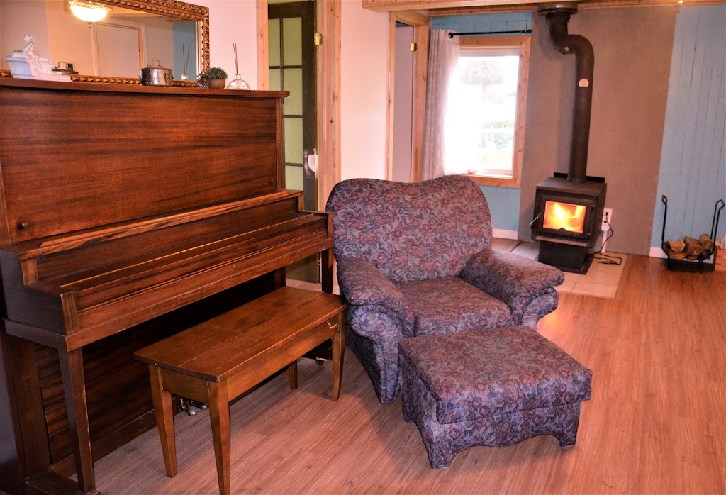 Le gîte de La maison jaune | 3 Rte de lÉglise N, Saint-Modeste, QC G0L 3W0, Canada | Phone: (418) 943-3701
