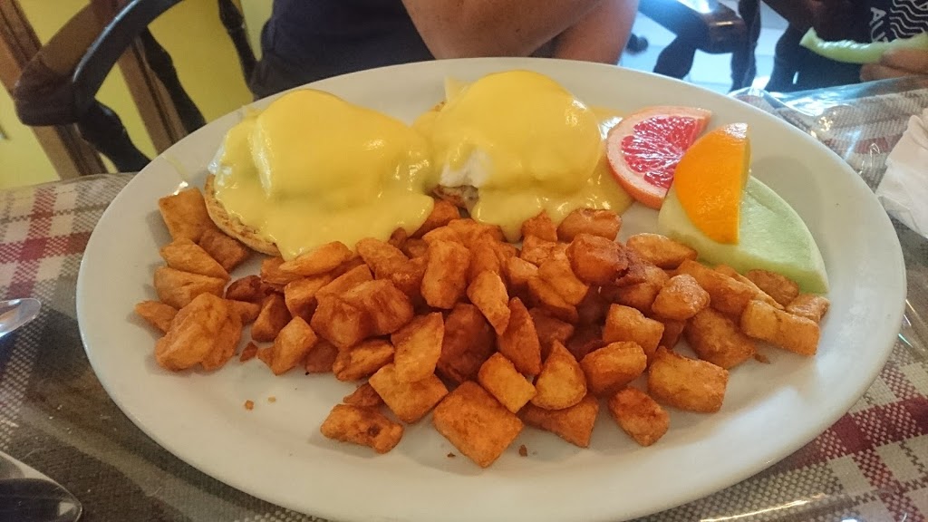 Restaurant Le Bon-D Ayers Cliff | 871 Rue Main, Ayers Cliff, QC J0B 1C0, Canada | Phone: (819) 838-4777