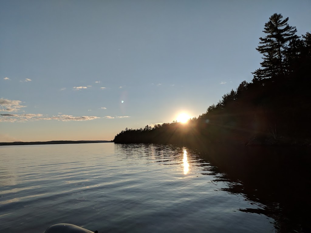 Holden Lake Lodge | 121 Chem. du Soleil, Rapides-des-Joachims, QC J0X 3M0, Canada | Phone: (613) 602-2297
