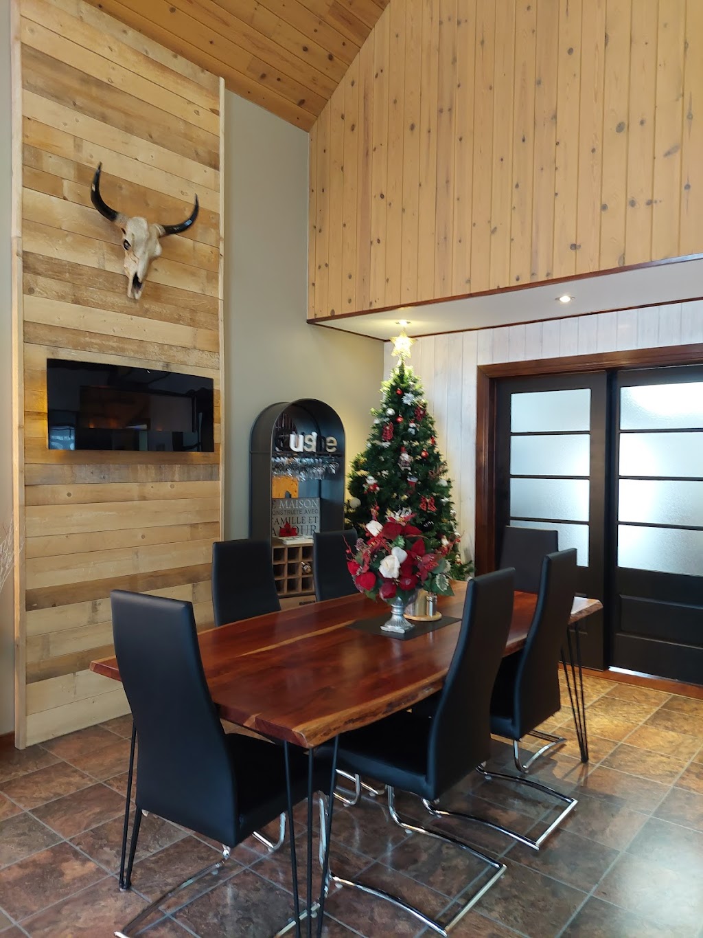 Le Shack80 | 80 Chem. des Bouleaux, Saint-Tite-des-Caps, QC G0A 4J0, Canada | Phone: (418) 997-1212