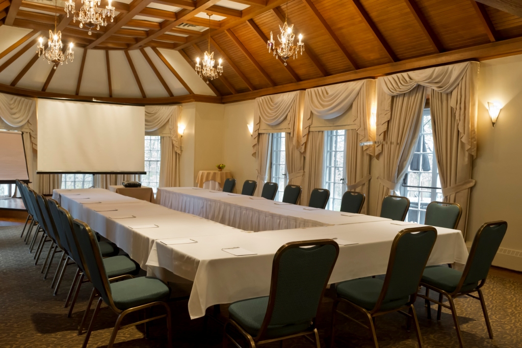 The Glenerin Inn & Spa | 1695 The Collegeway, Mississauga, ON L5L 3S7, Canada | Phone: (905) 828-6103