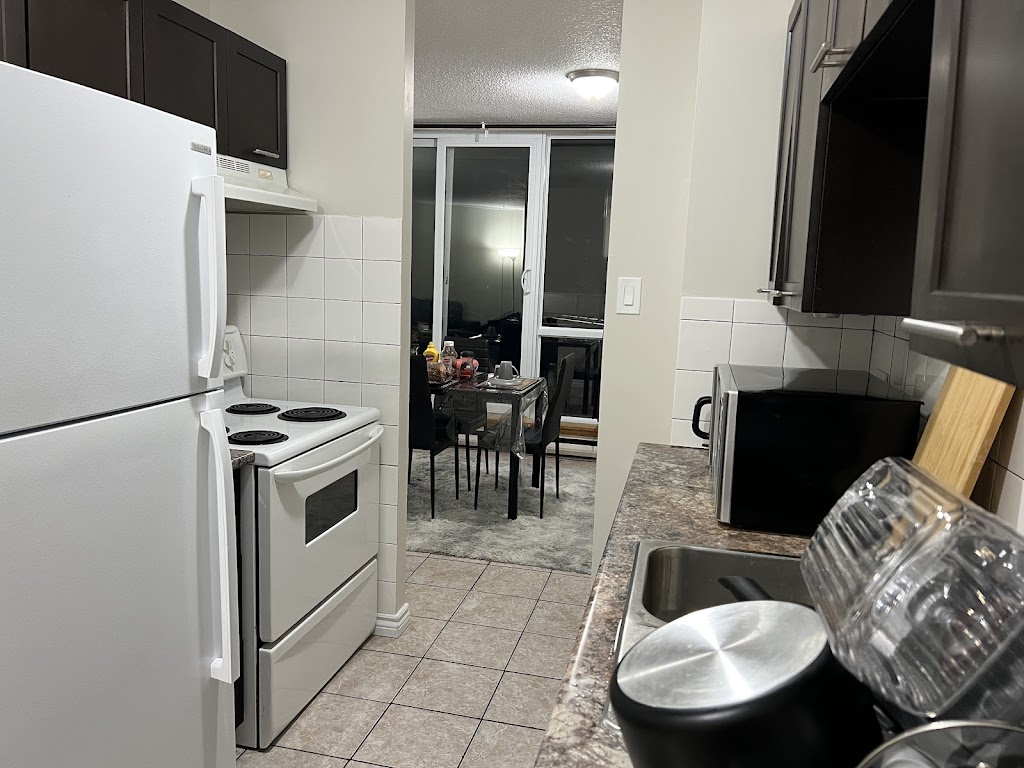 Business Room Club | 2020 Jasmine Crescent, Gloucester, ON K1J 8K5, Canada | Phone: (613) 701-2442