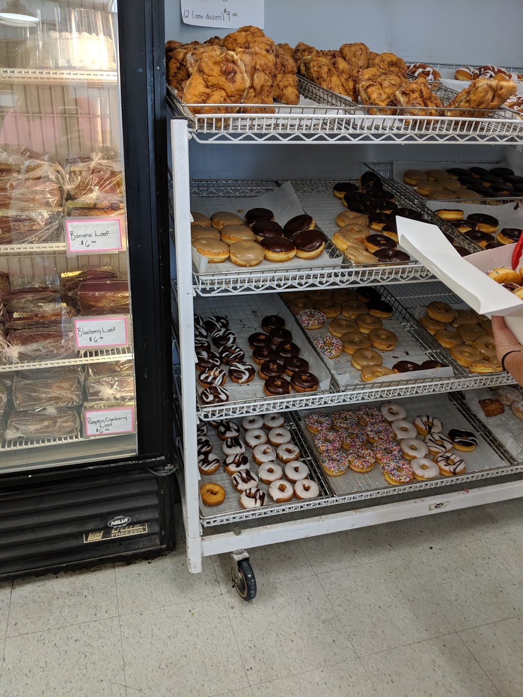 Kawartha Wholesale Bakery & Deli | 2 Commerce Pl, Lindsay, ON K9V 5Y4, Canada | Phone: (705) 324-7736